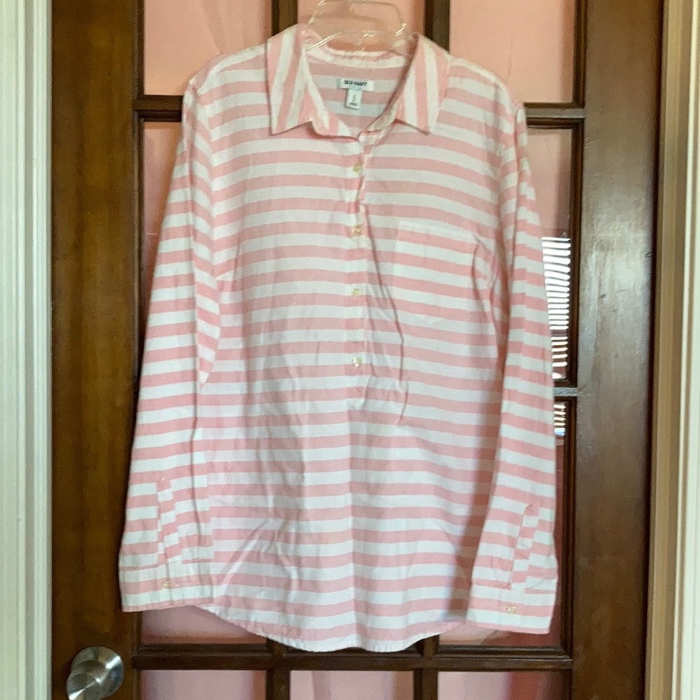 🎉3 for $15 on items $10 or less              Old Navy pink&white striped shirt